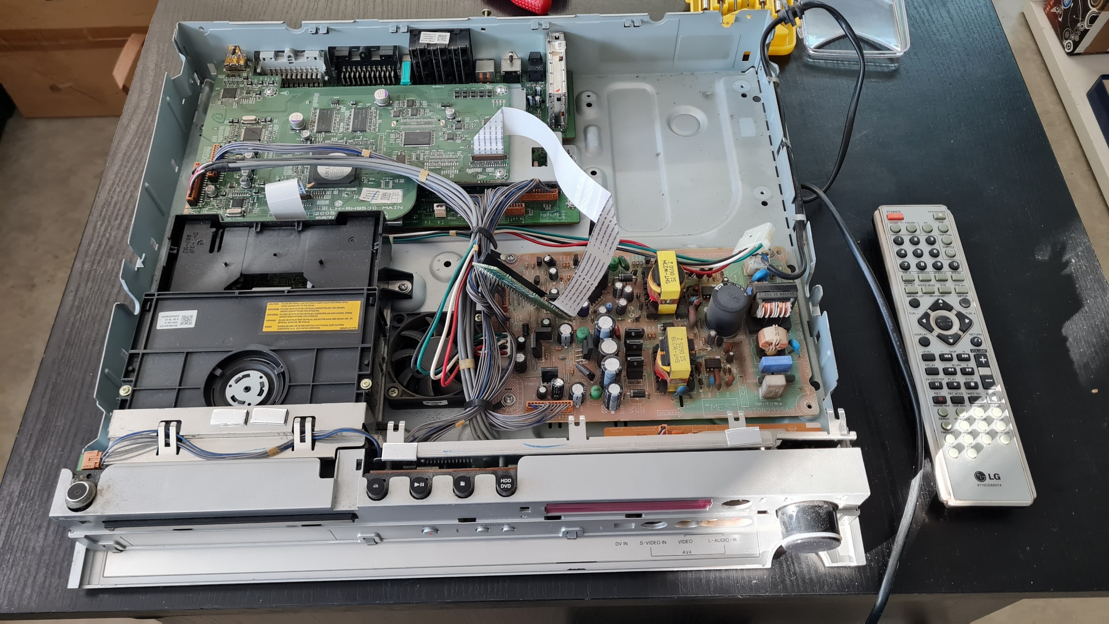 Odzyskiwanie pamiątkowych filmów wideo ze stacjonarnych nagrywarek z dyskiem twardym i nagrywarką płyt DVD i Blu-ray 