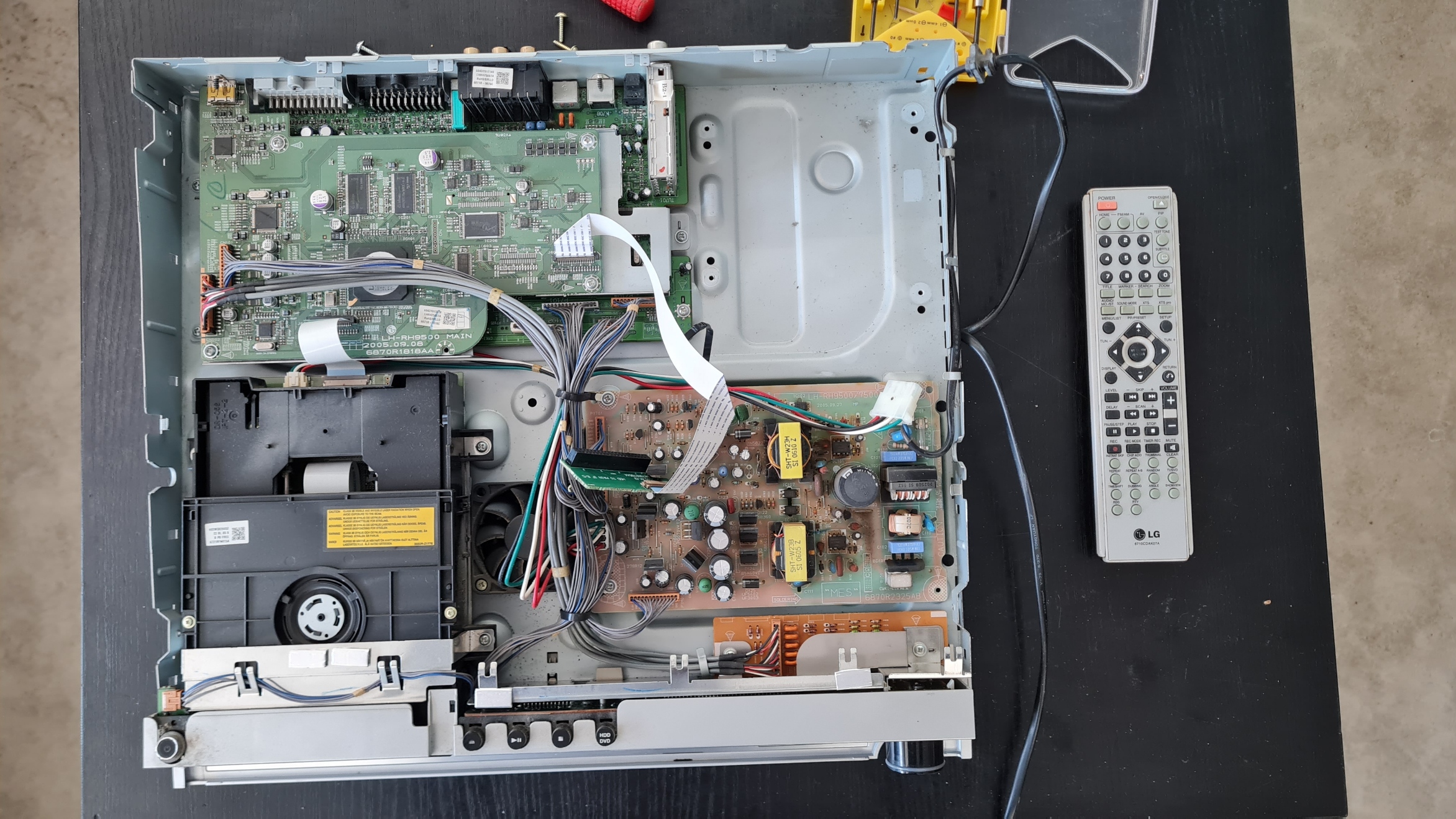 Odzyskiwanie pamiątkowych filmów wideo ze stacjonarnych nagrywarek z dyskiem twardym i nagrywarką płyt DVD i Blu-ray 